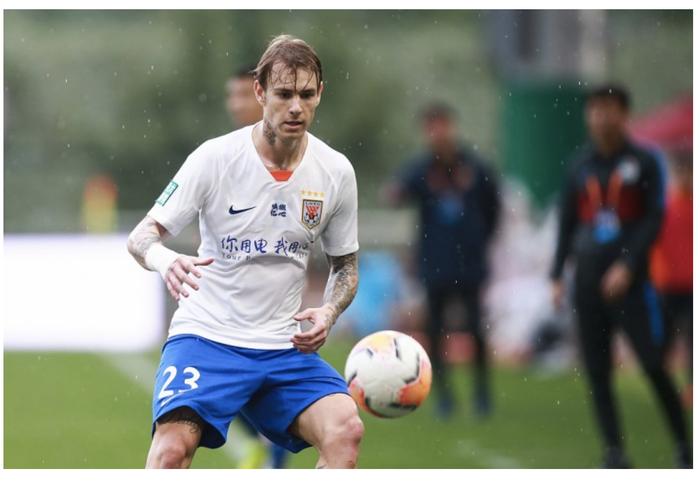 包含国安惜败鲁能，争冠险情令人揪心的词条