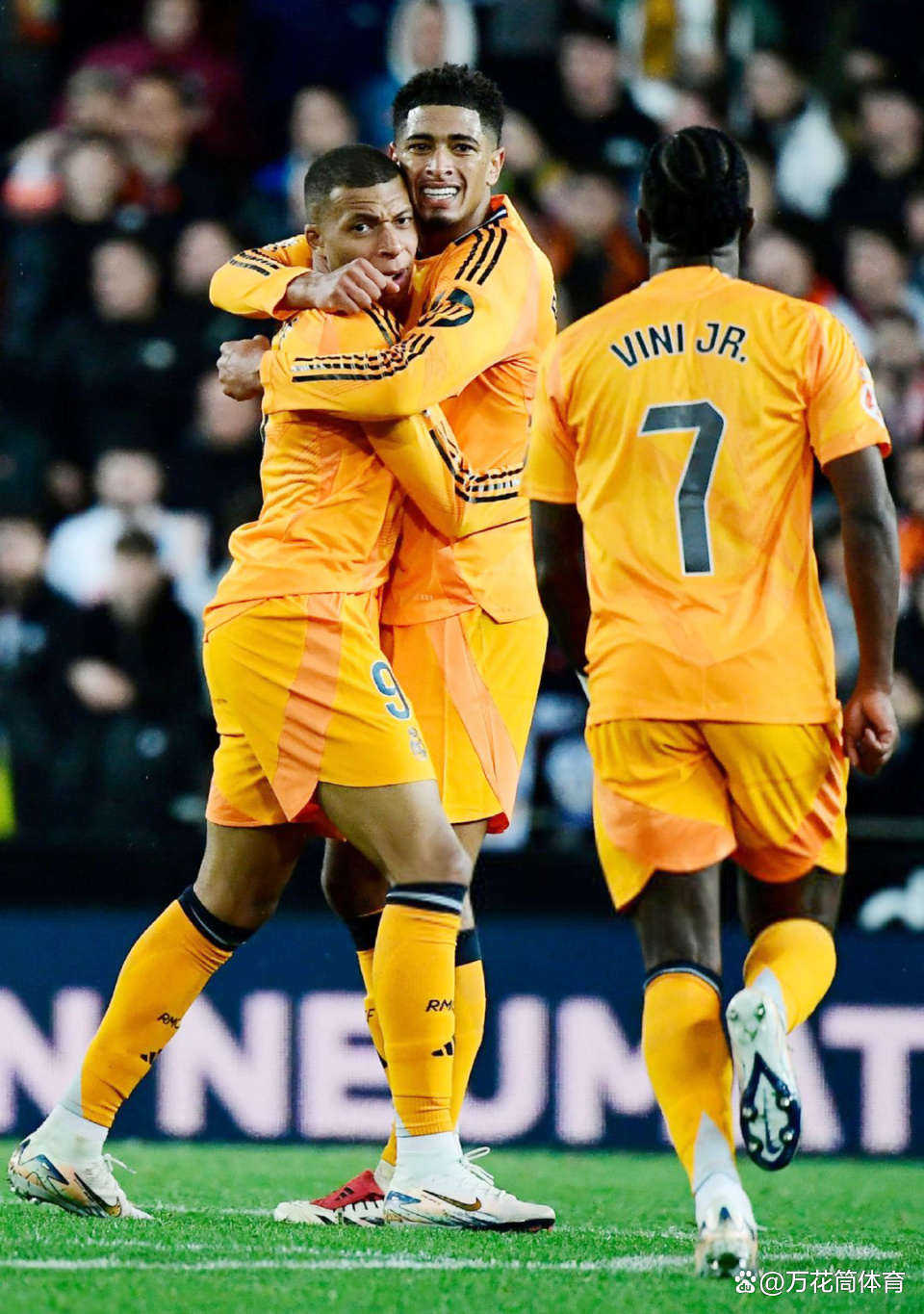 包含姆巴佩关键节点回归赛场，巴塞罗那带队取胜！的词条