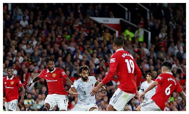 萨拉赫爆冷击败曼联，比分优势明显引爆全场！