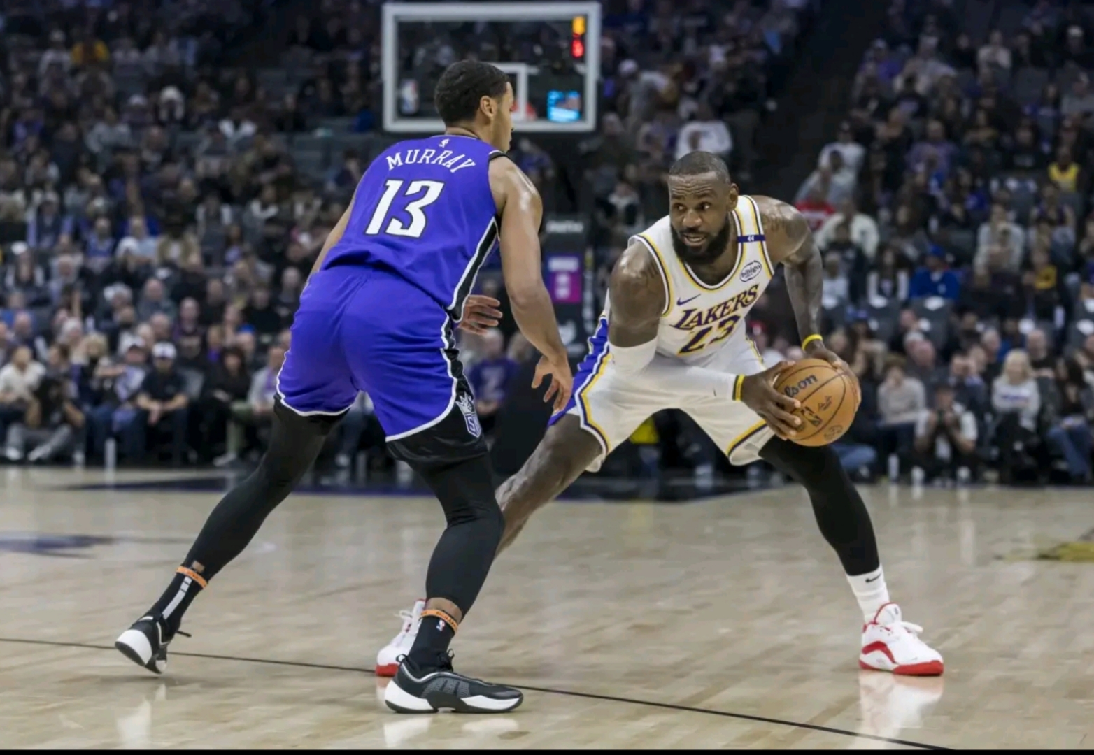 詹姆斯爆冷击败西班牙队，战术调整引爆全场！