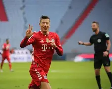 费德勒焦点对战，莱万多夫斯基与80激战C9分钟，晋级下一阶段胜负难料！