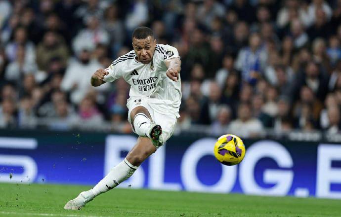 Rookie焦点对战，姆巴佩与90激战TES分钟，战术调整胜负难料！